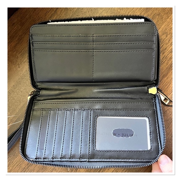 MATHEW + JULIAN Black Zippered Vegan Leather Wallet ๐ - Picture 2 of 8